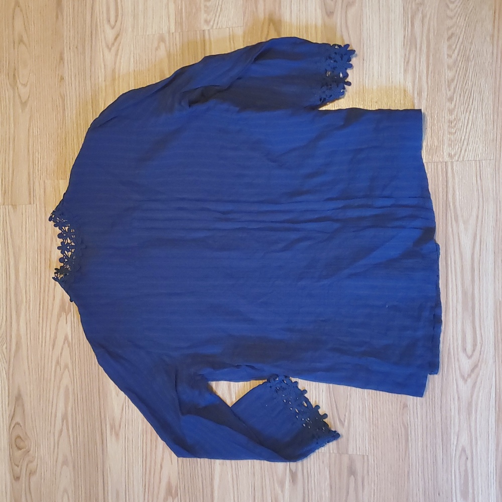 NWOT Elegant Navy Blue Lace Trim Blouse Medium - Picture 9 of 10